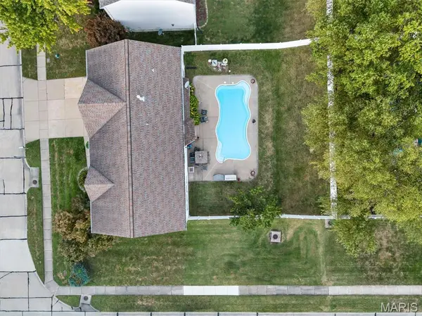 3552 Sutton DR, St Charles, MO 63301