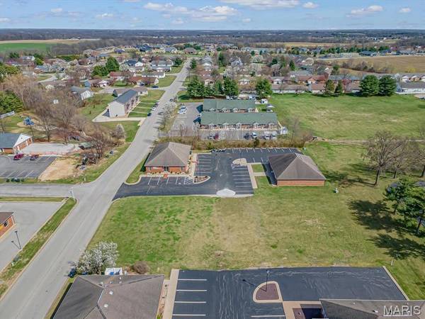 212 Bradford LN, Waterloo, IL 62298