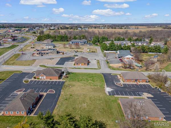 212 Bradford LN, Waterloo, IL 62298