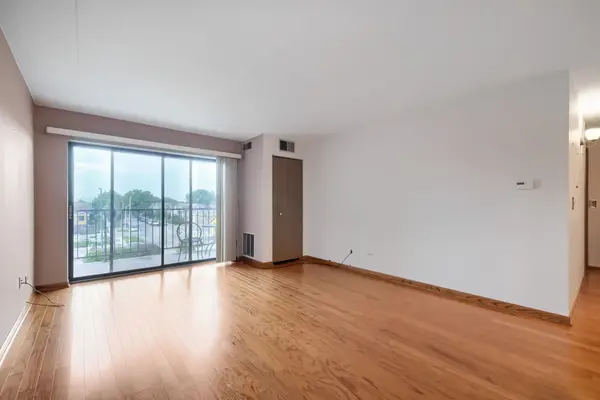 7707 W Irving Park RD #202, Chicago, IL 60634