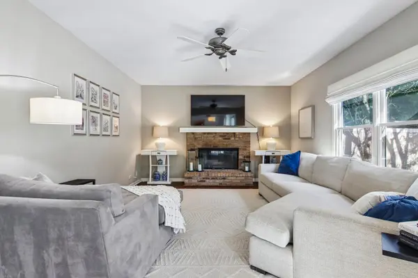 Address not disclosed, Elgin, IL 60123