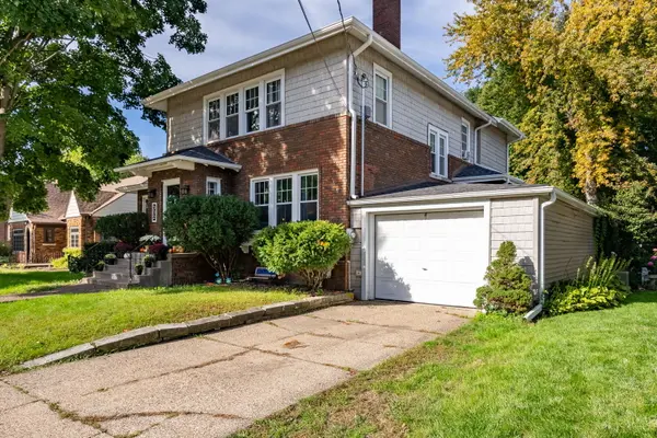 332 Forest RD, Davenport, IA 52803