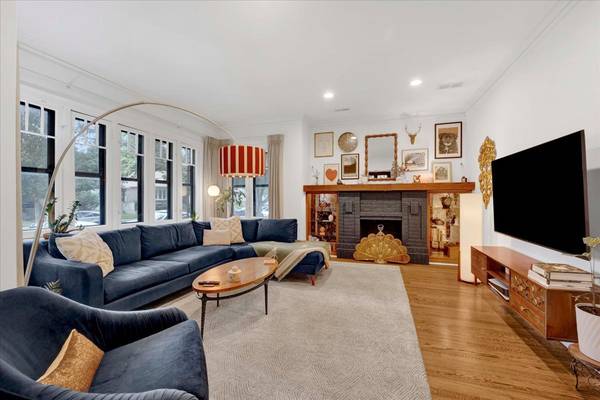 6239 N Campbell AVE, Chicago, IL 60659