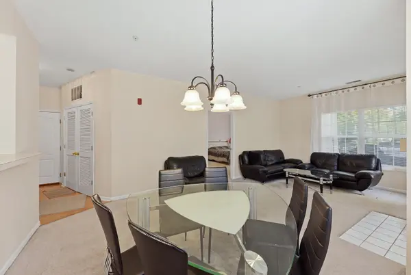 1267 W Lake ST #104, Addison, IL 60101