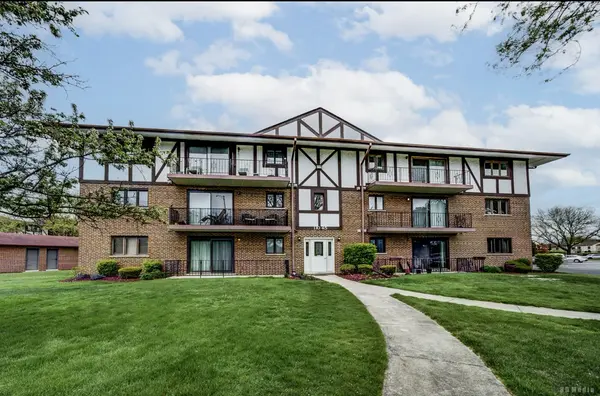 11045 S Theresa CIR #2B, Palos Hills, IL 60465