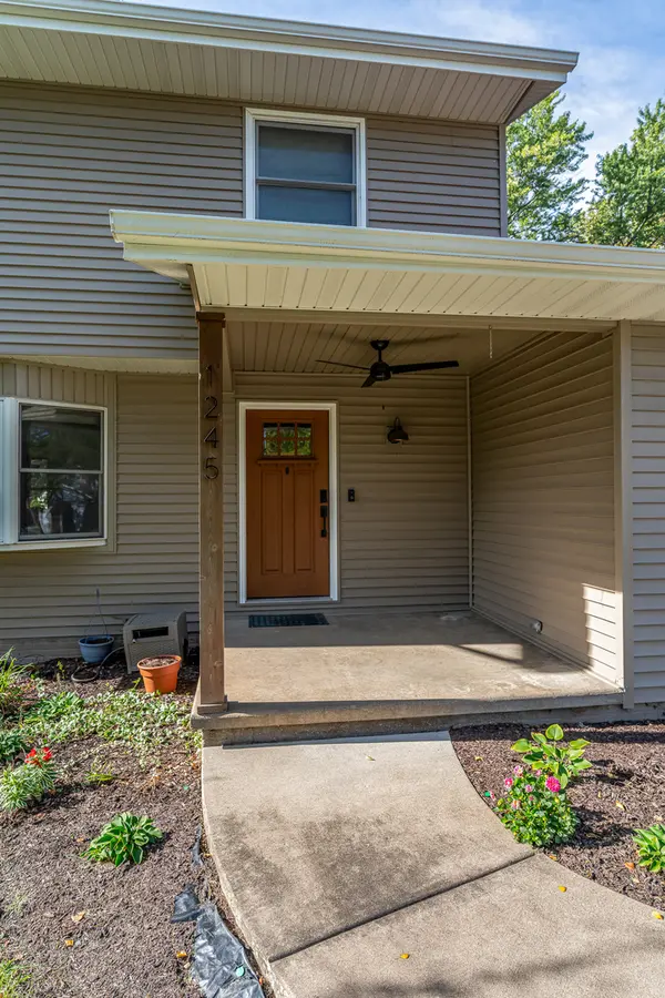 1245 Denniston AVE, Bettendorf, IA 52722
