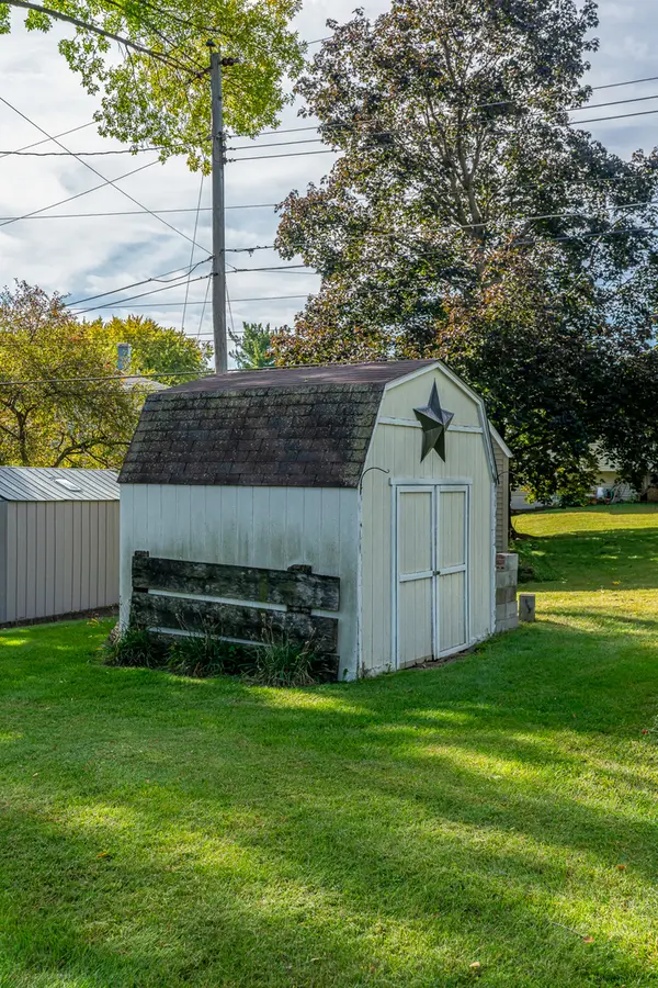 1245 Denniston AVE, Bettendorf, IA 52722