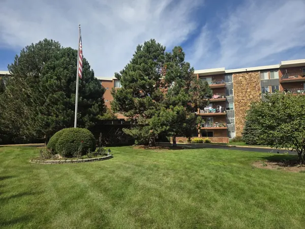 16 E Old Willow RD #304S, Prospect Heights, IL 60070