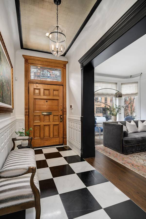 75 E ELM ST, Chicago, IL 60611