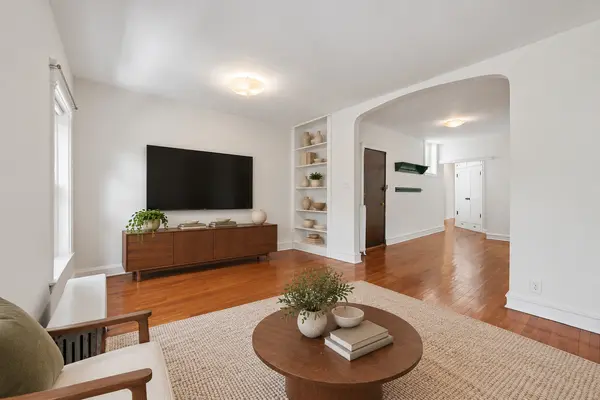 5715 S Blackstone AVE #2S, Chicago, IL 60637