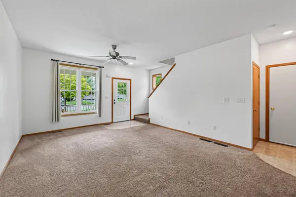 1012 Heldt ST, Chaska, MN 55318