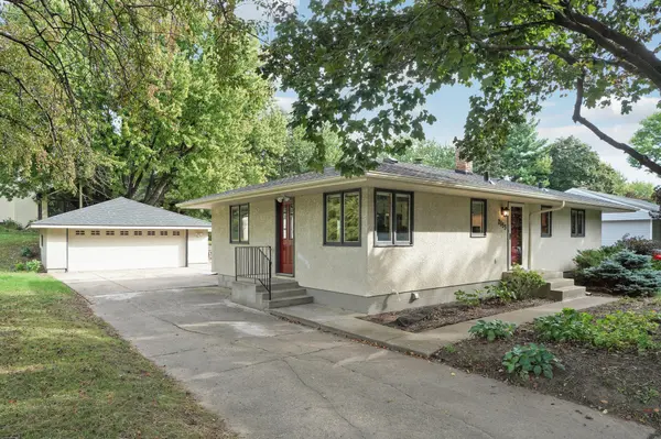 2153 Holloway AVE E, North Saint Paul, MN 55109