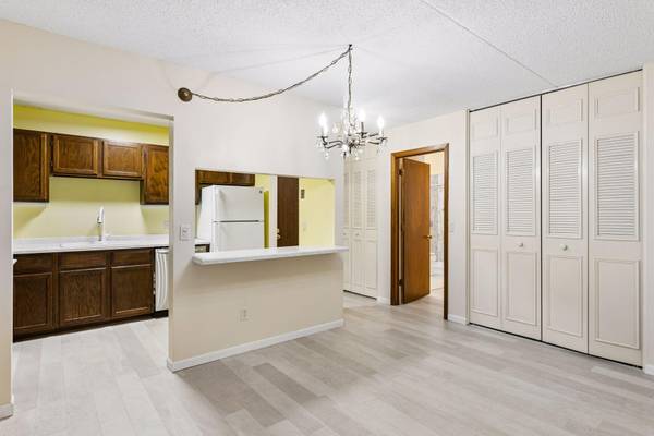 10531 Cedar Lake RD #415, Minnetonka, MN 55305