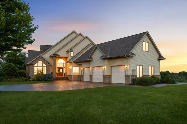 9721 Frontier LN, Lakeville, MN 55044