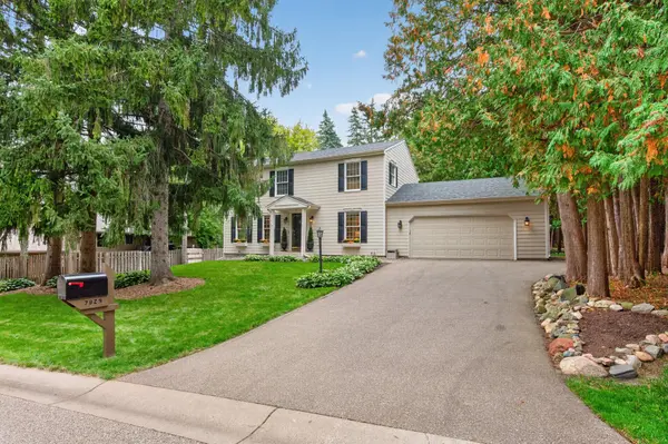7829 Somerset CIR, Woodbury, MN 55125