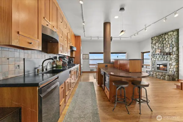 4751 &4733 W Ruffner ST, Seattle, WA 98199
