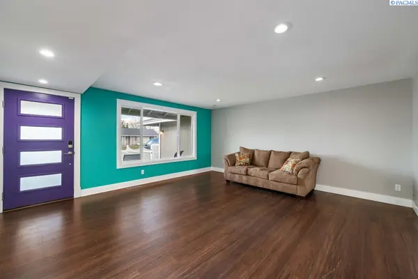 426 N Louisiana St, Kennewick, WA 99336