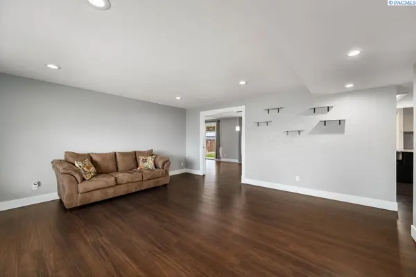426 N Louisiana St, Kennewick, WA 99336