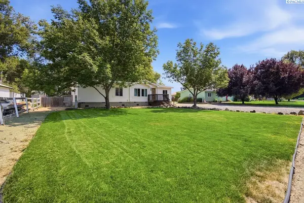 316 S 9th St, Benton City, WA 99320