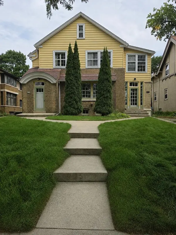 2928 N DOWNER AVE, Milwaukee, WI 53211