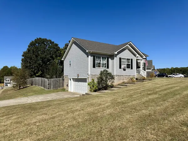 1697 Parkside Dr, Clarksville, TN 37042