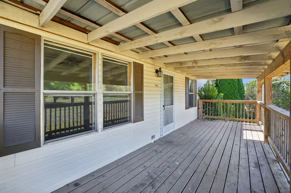 1894 Parker Rd, Manchester, TN 37355