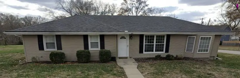301 2nd ST, Smithville, MO 64089