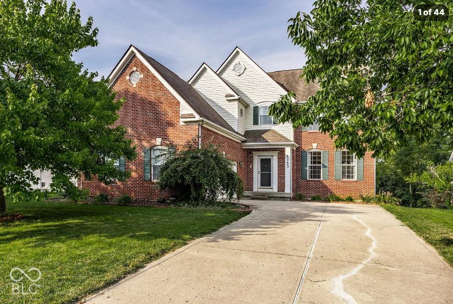 6765 Woodcliff CIR, Zionsville, IN 46077