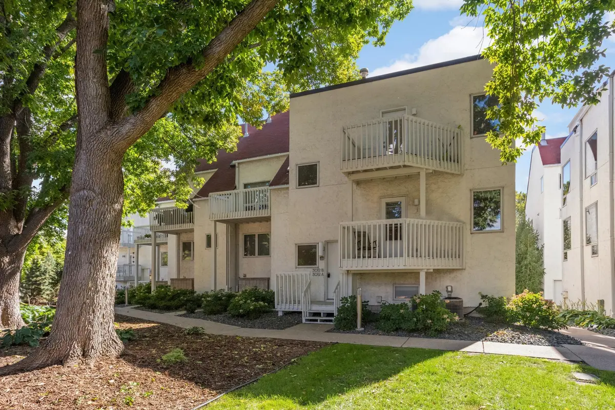 3012 Lake Shore DR #B, Minneapolis, MN 55416