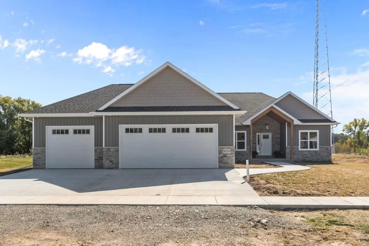 W5759 ROUNDSTONE PL, Menasha, WI 54952