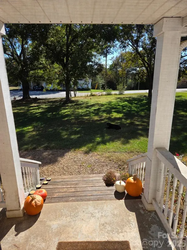 923 Green Creek DR, Columbus, NC 28722