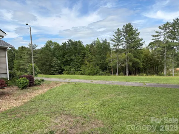 923 Green Creek DR, Columbus, NC 28722