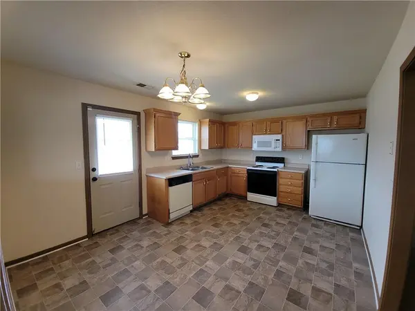 1250 & 1252 NW Woodbury PL, Grain Valley, MO 64029