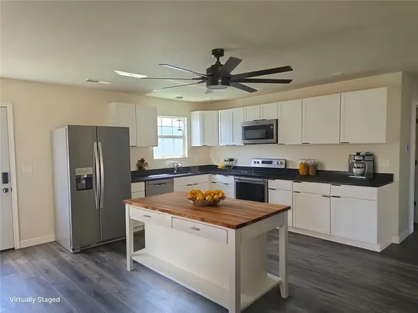 1720 Elderberry LN, Ottawa, KS 66067