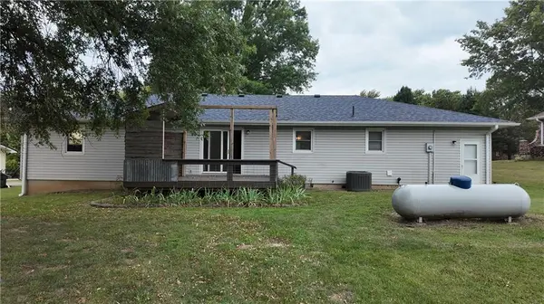 18663 Crawford LN, Preston, MO 65732