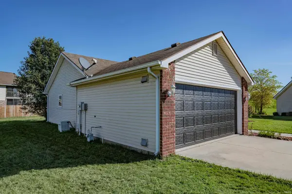 8627 Tara CT, Fort Wayne, IN 46825-6683