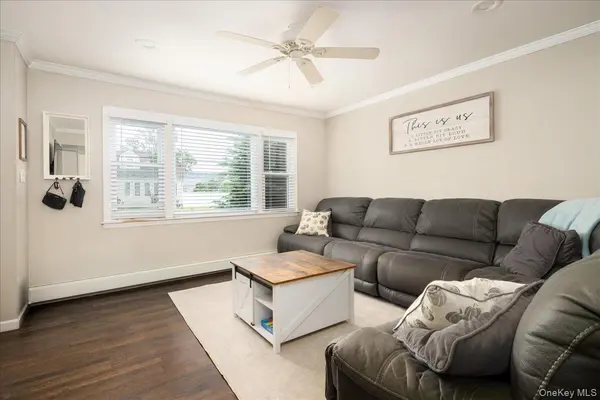 621 N Fulton AVE, Lindenhurst, NY 11757