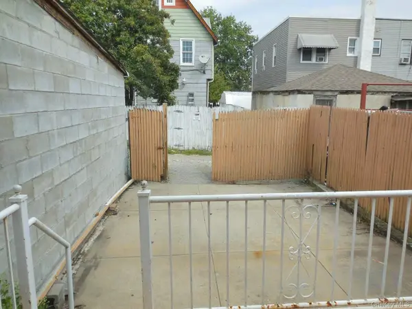 25-53 McIntosh ST, East Elmhurst, NY 11369