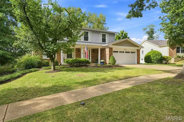14424 White Pine Ridge LN, Chesterfield, MO 63017