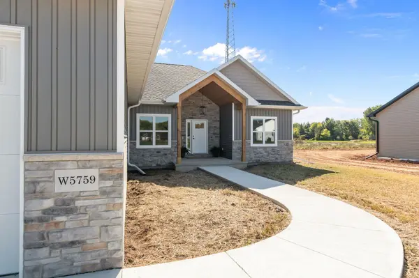 W5759 ROUNDSTONE PL, Menasha, WI 54952