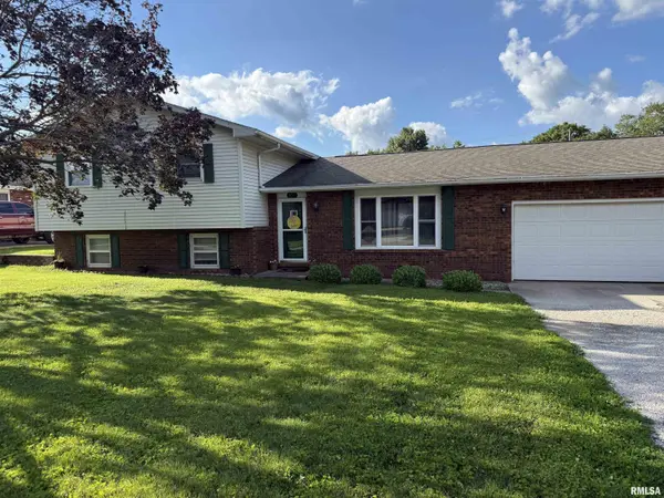 309 E Conrey ST, Williamsville, IL 62693