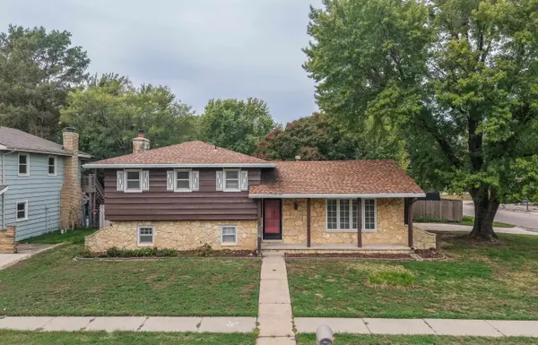 1383 N Caddy Ln, Wichita, KS 67212
