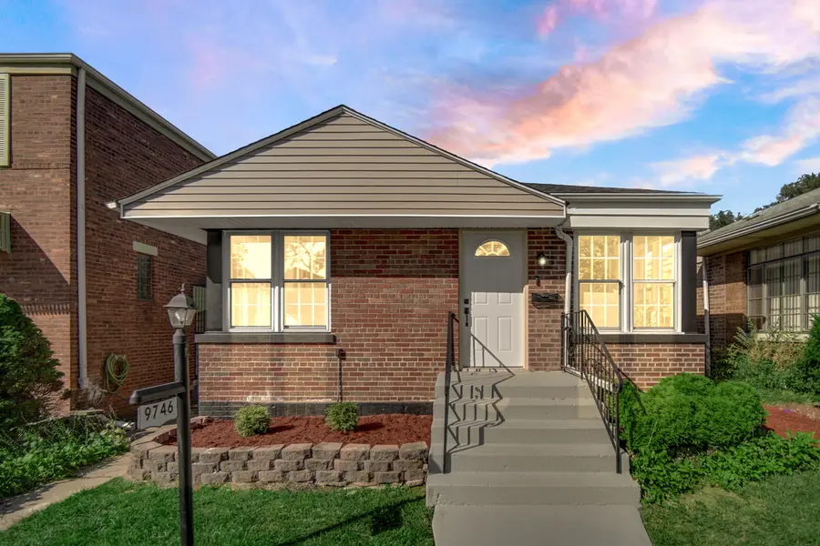 9746 S Dobson AVE, Chicago, IL 60628