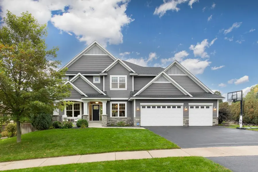 2403 Highover TRL, Chanhassen, MN 55317