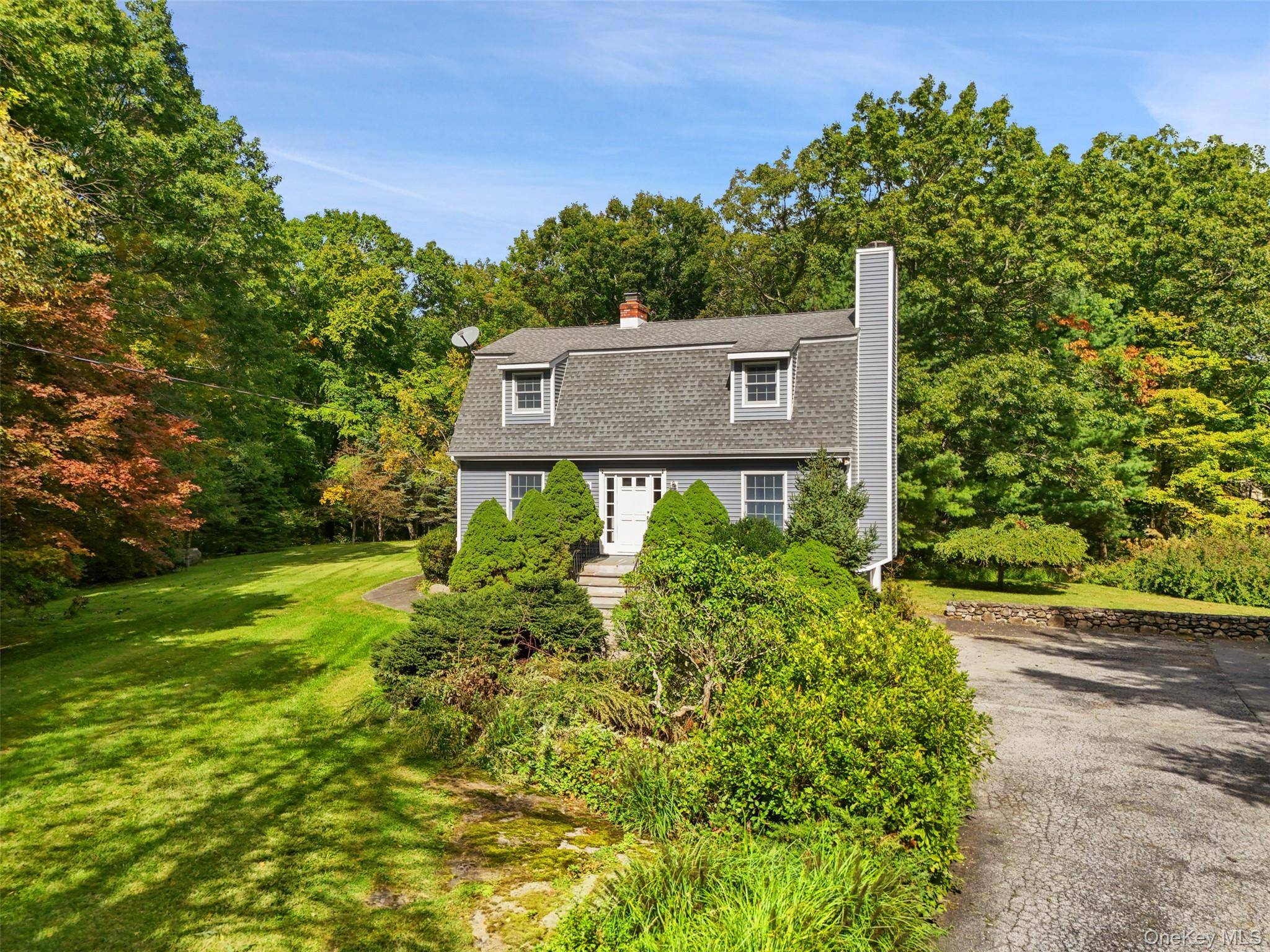 15 Benger RD, Pound Ridge, NY 10576