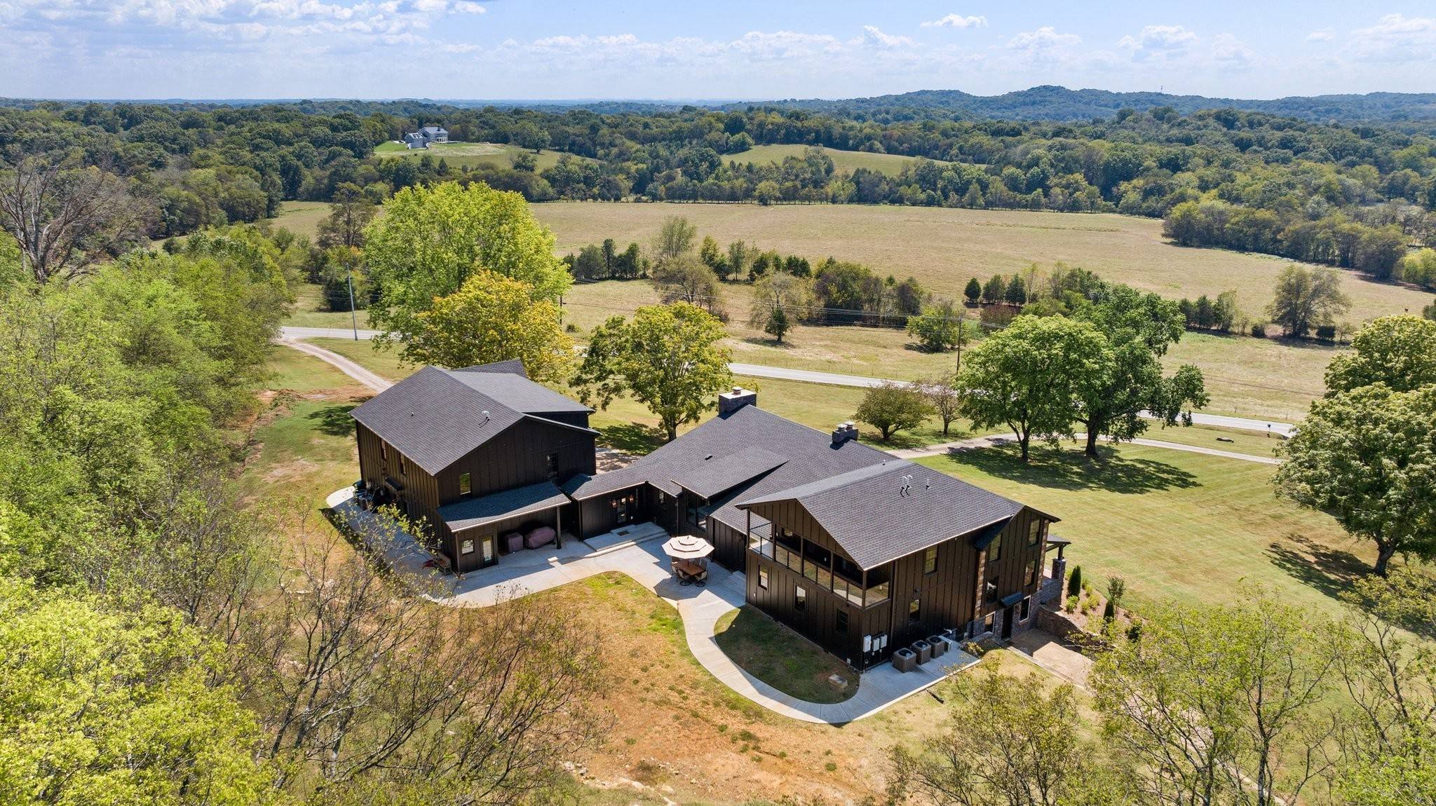 1554 Latimer Ln, Hendersonville, TN 37075