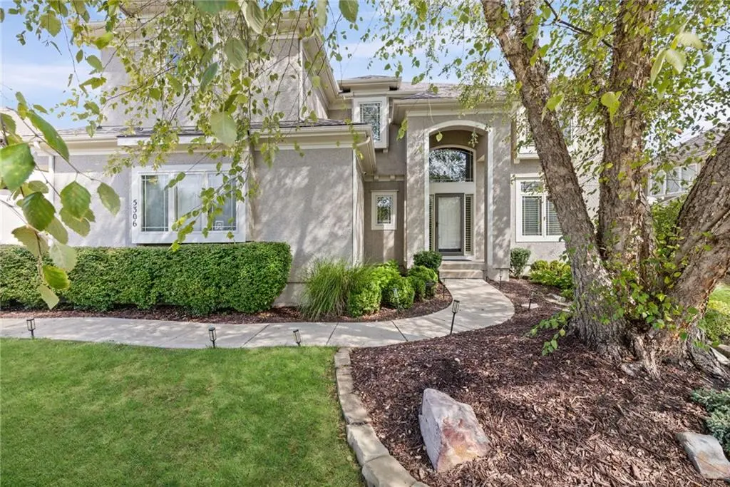 5306 W 165th TER, Overland Park, KS 66085