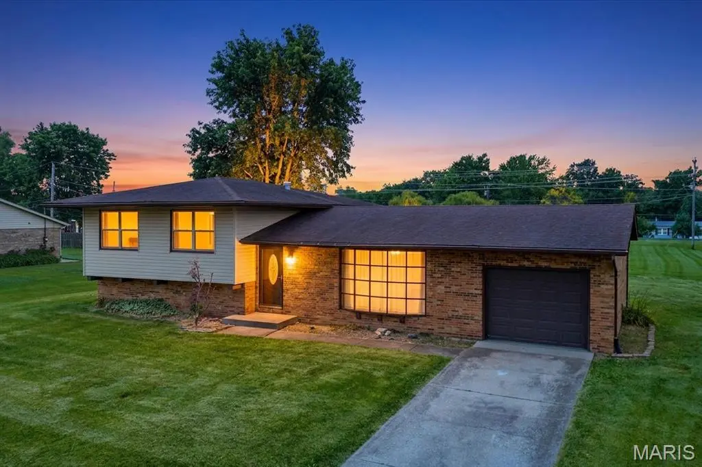 7 Draco DR, Freeburg, IL 62243