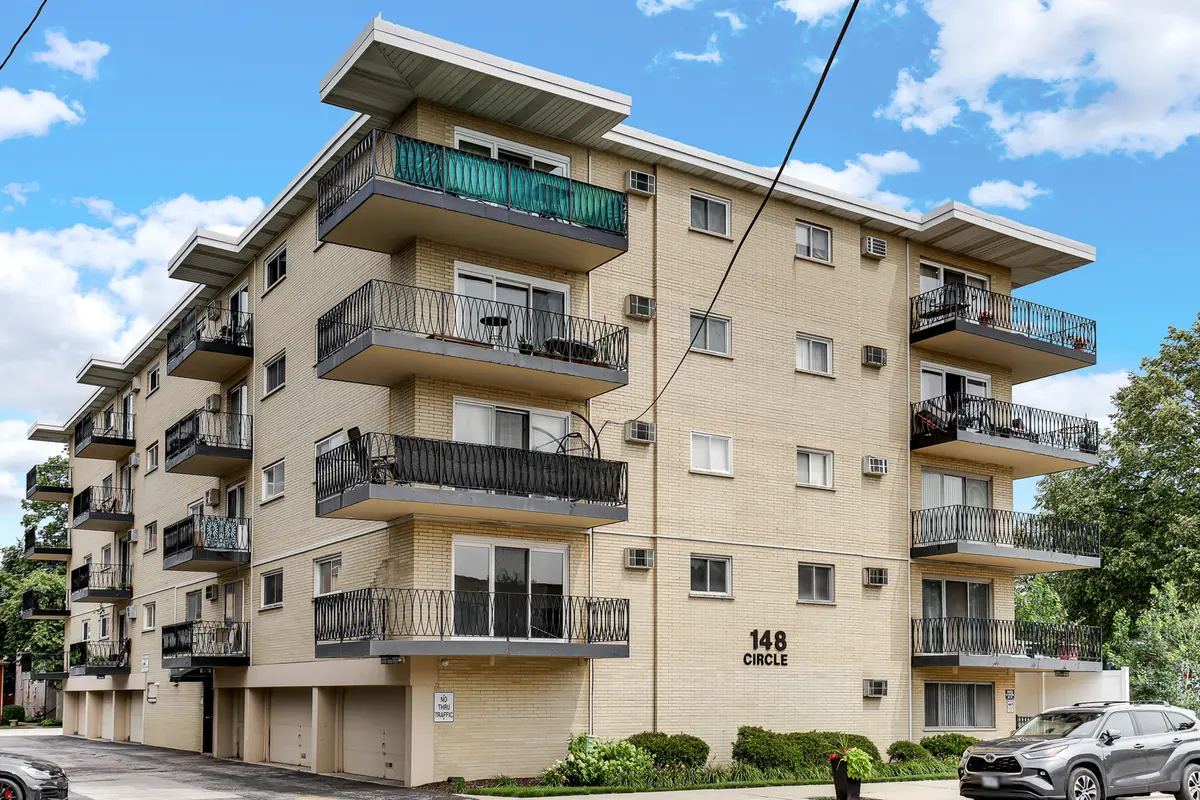 148 Circle AVE #201, Forest Park, IL 60130