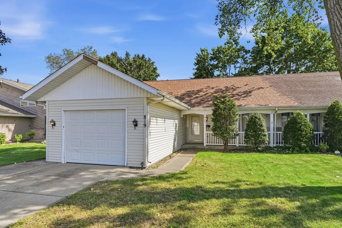 819 N Wiggs ST, Griffith, IN 46319
